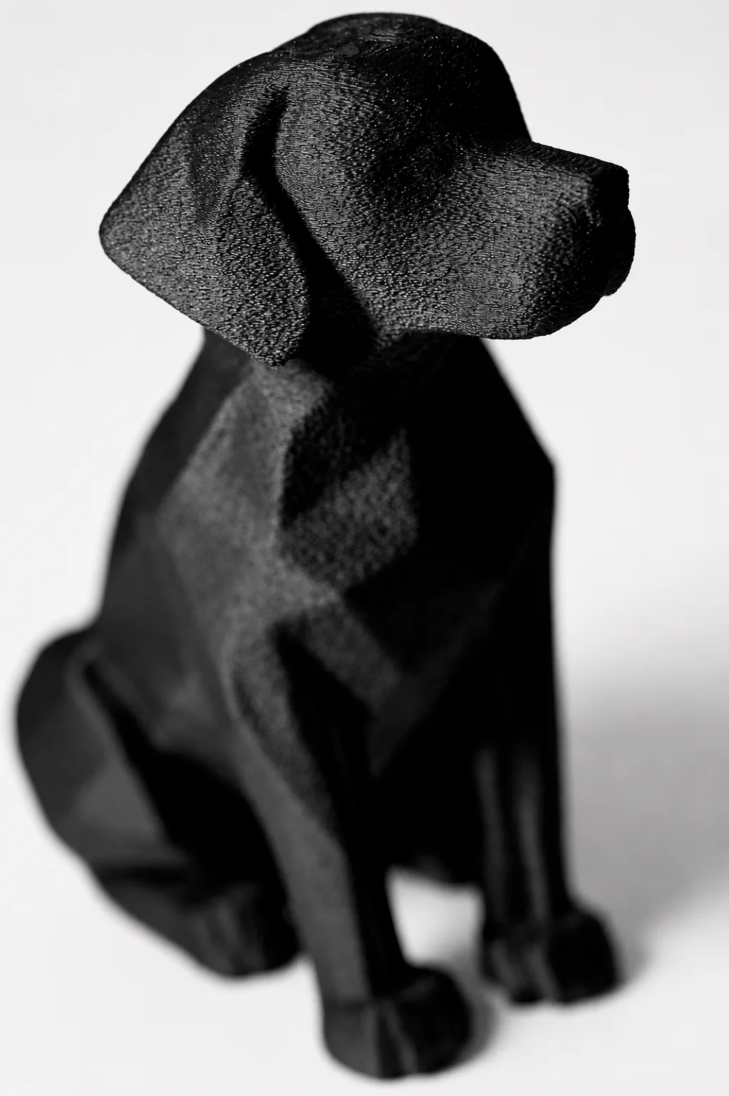 Detalle de Escultura Labrador Minimalista 15 cm