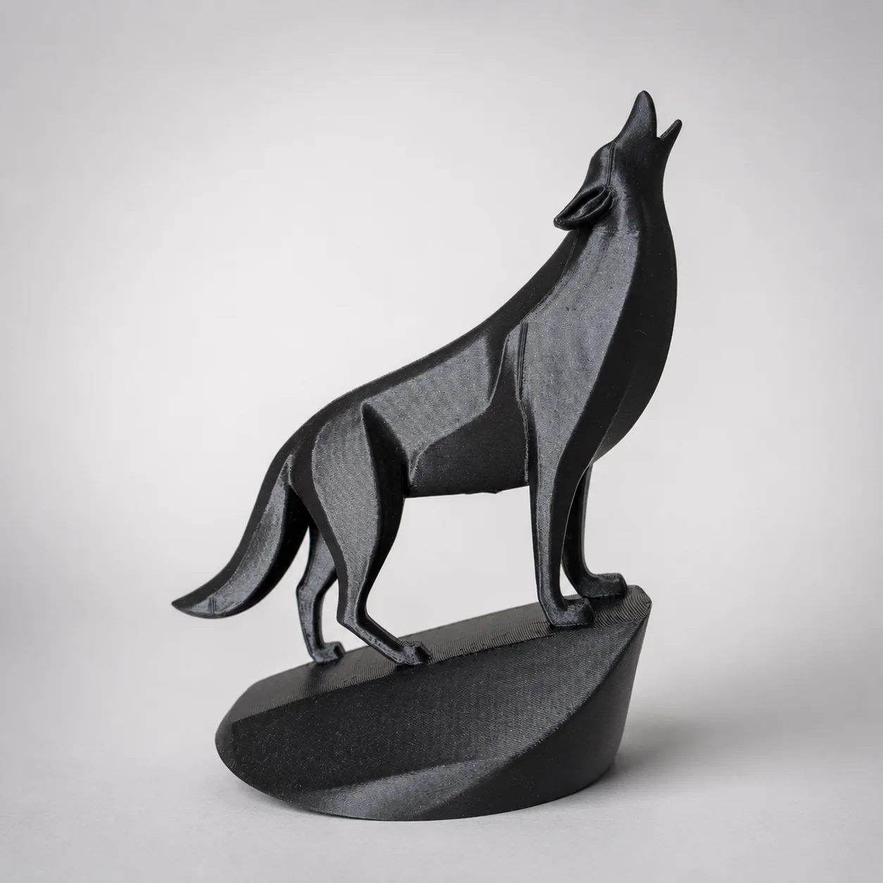 Detalle de Escultura Lobo Aullador 15 cm