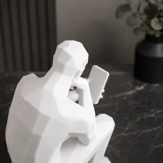 Escultura Pensador con Celular - Ariz Creativo