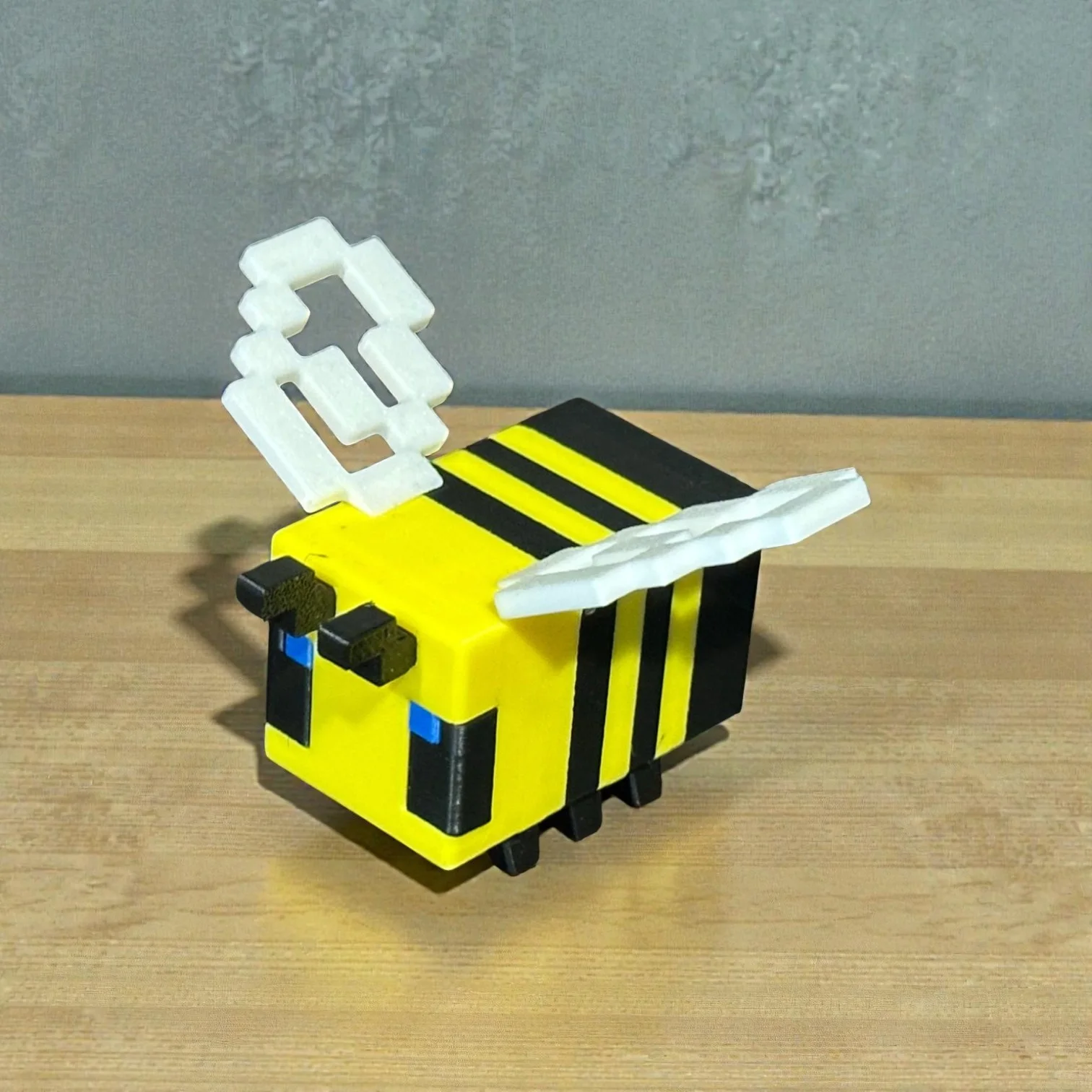 Detalle de Figura Abeja de Minecraft 7 cm