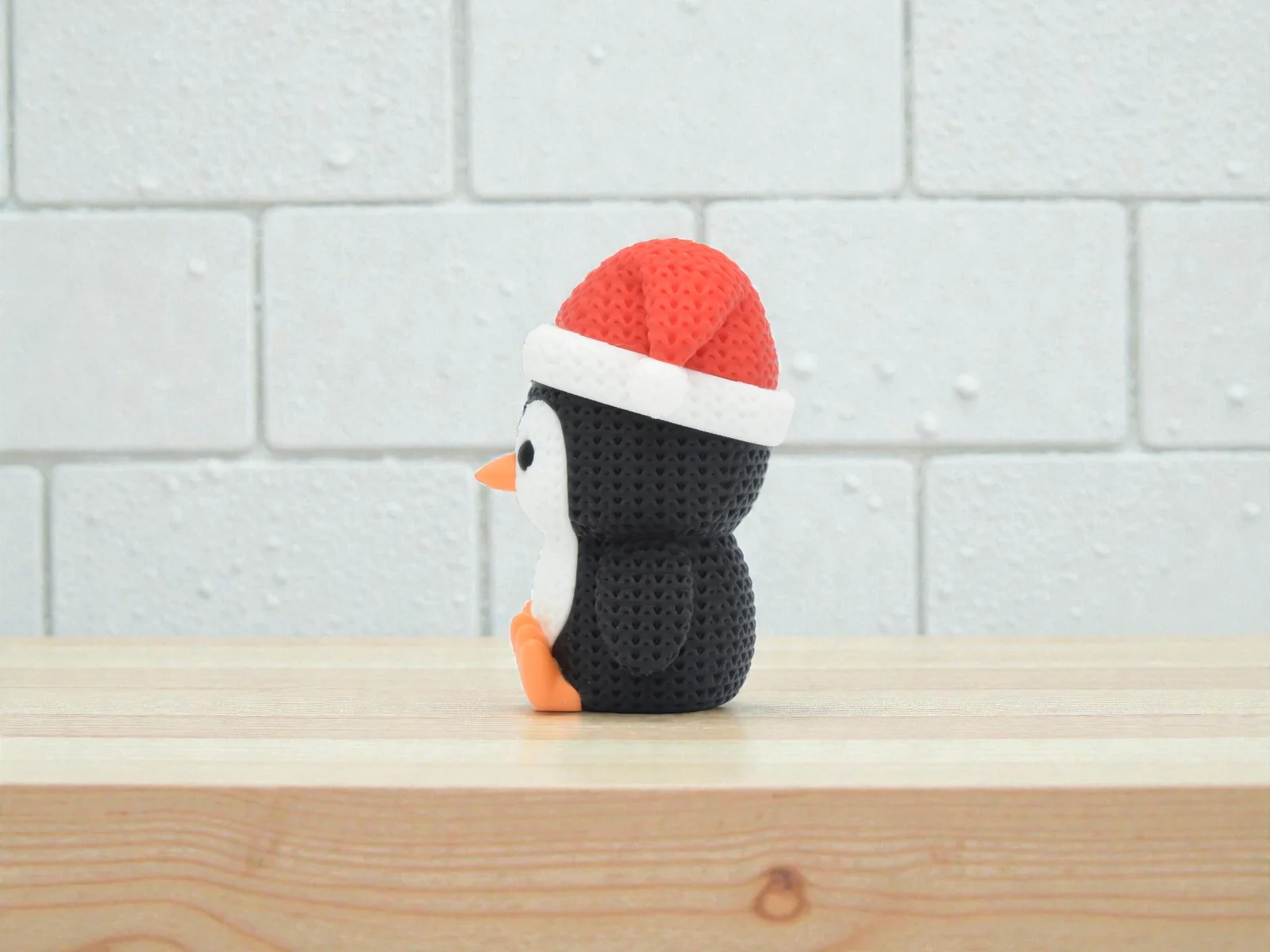 Detalle de Figura Pingüino Estilo Crochet